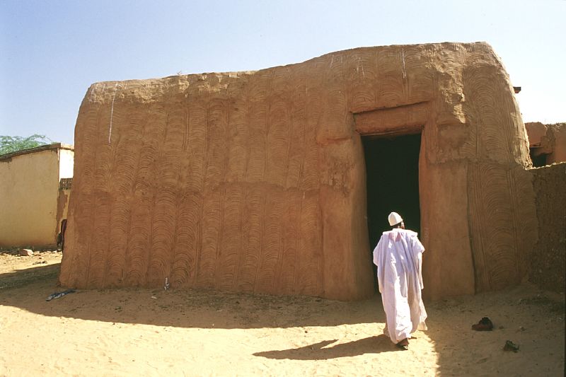 While not a major tourist attraction, little things like ancient mud brick houses will prove to be among the top destinations in Niger