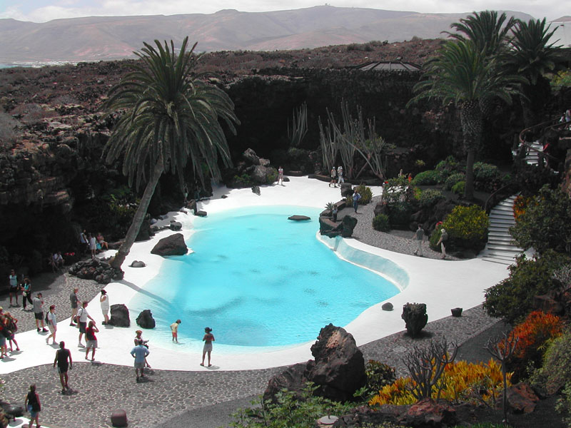 Wondering what to do in Lanzarote? Jameos del Agua is a good option!
